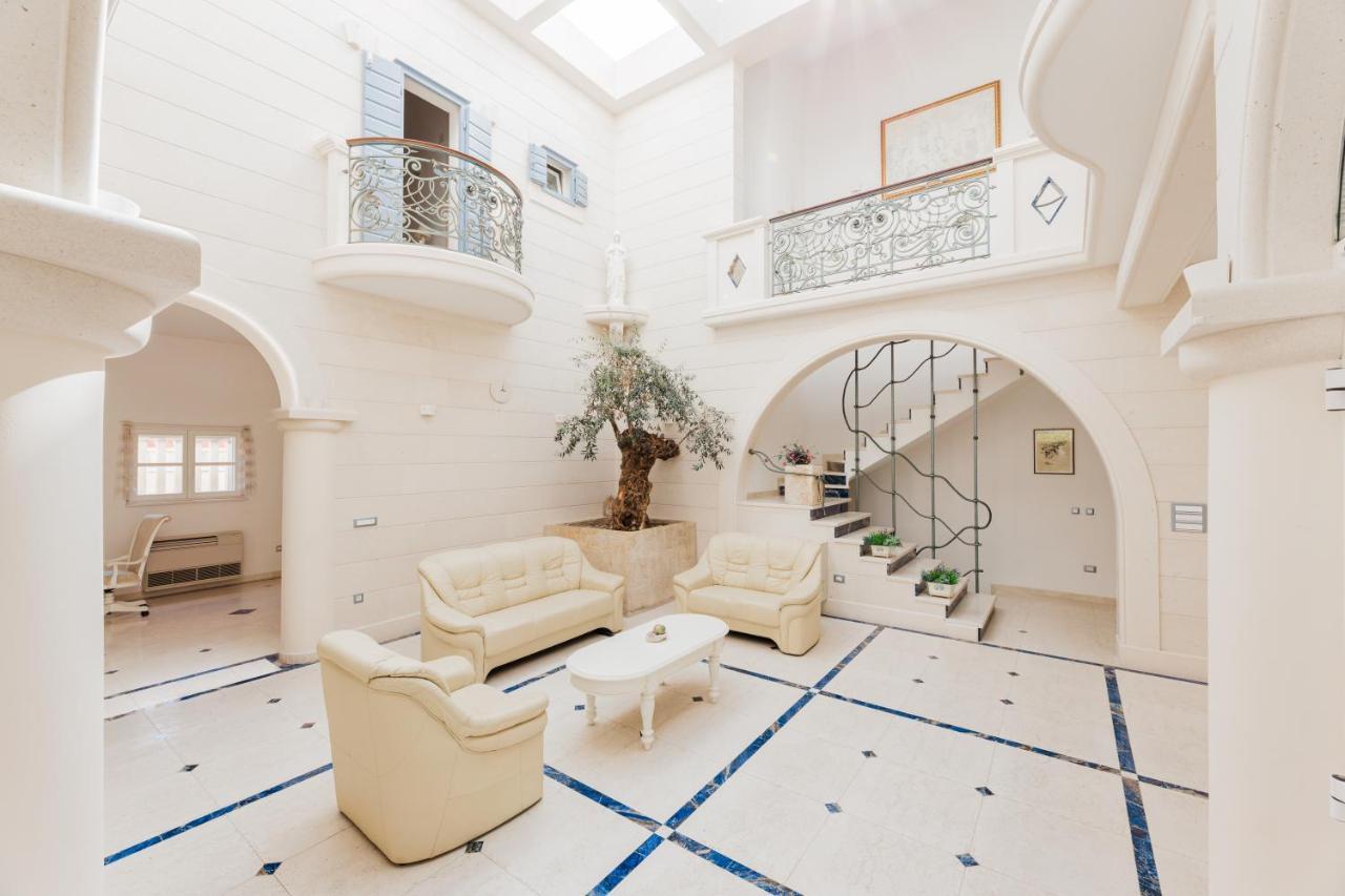 Villa Atrium Макарска Екстериор снимка