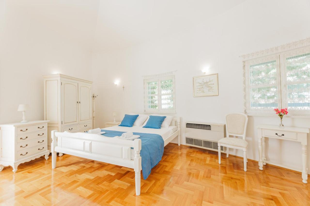 Villa Atrium Макарска Екстериор снимка